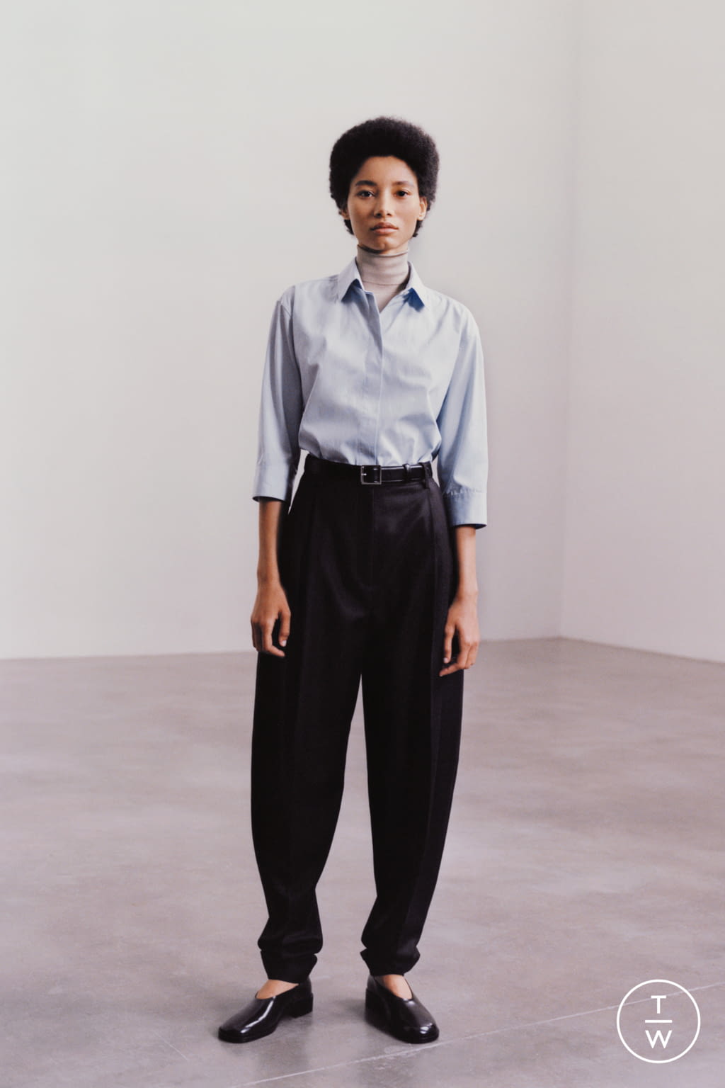 Fashion Week New York Fall/Winter 2021 look 22 from the The Row collection womenswear