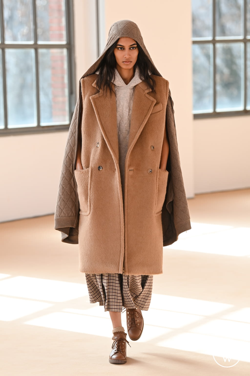Fashion Week Milan Fall/Winter 2021 look 22 from the Max Mara collection 女装