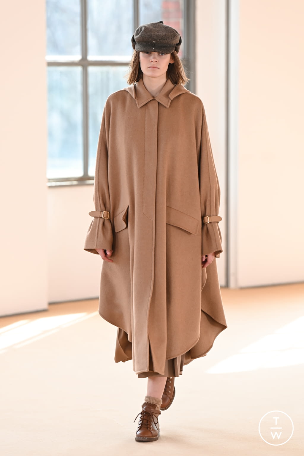 Fashion Week Milan Fall/Winter 2021 look 23 from the Max Mara collection 女装