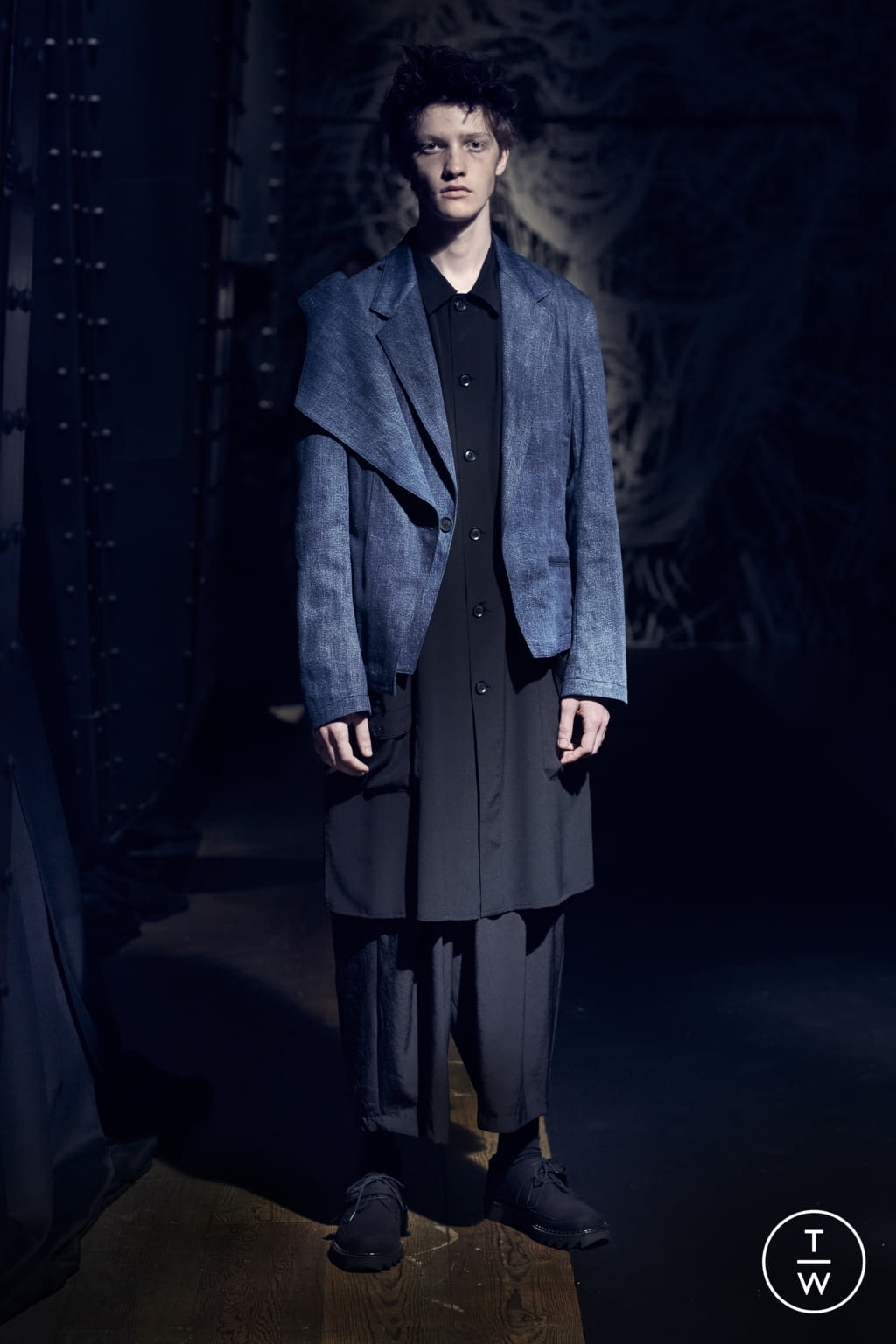 Fashion Week Paris Spring/Summer 2021 look 23 from the Yohji Yamamoto collection menswear