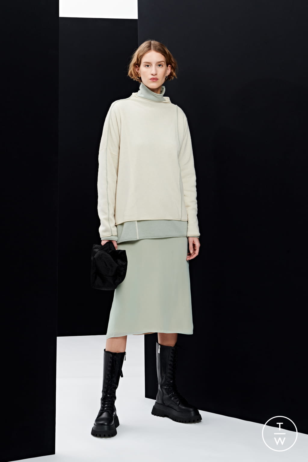 Fashion Week Paris Pre-Fall 2021 look 24 from the Nehera collection womenswear