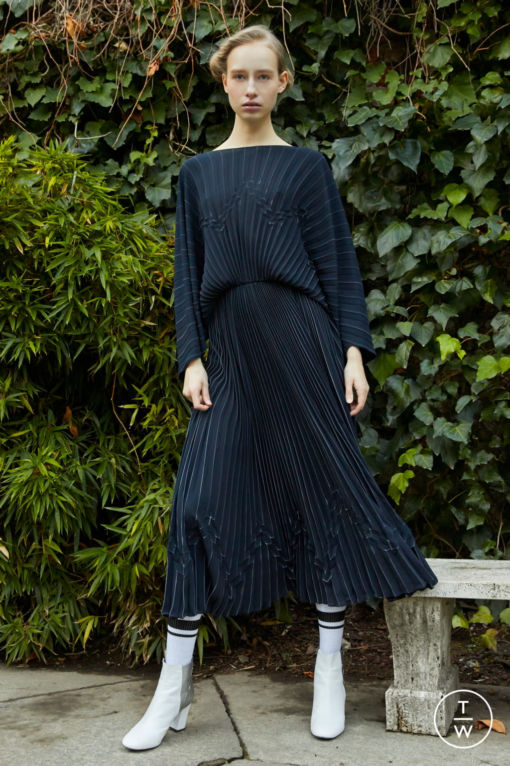 Fashion Week Paris Pre-Fall 2018 look 24 from the Vionnet collection womenswear