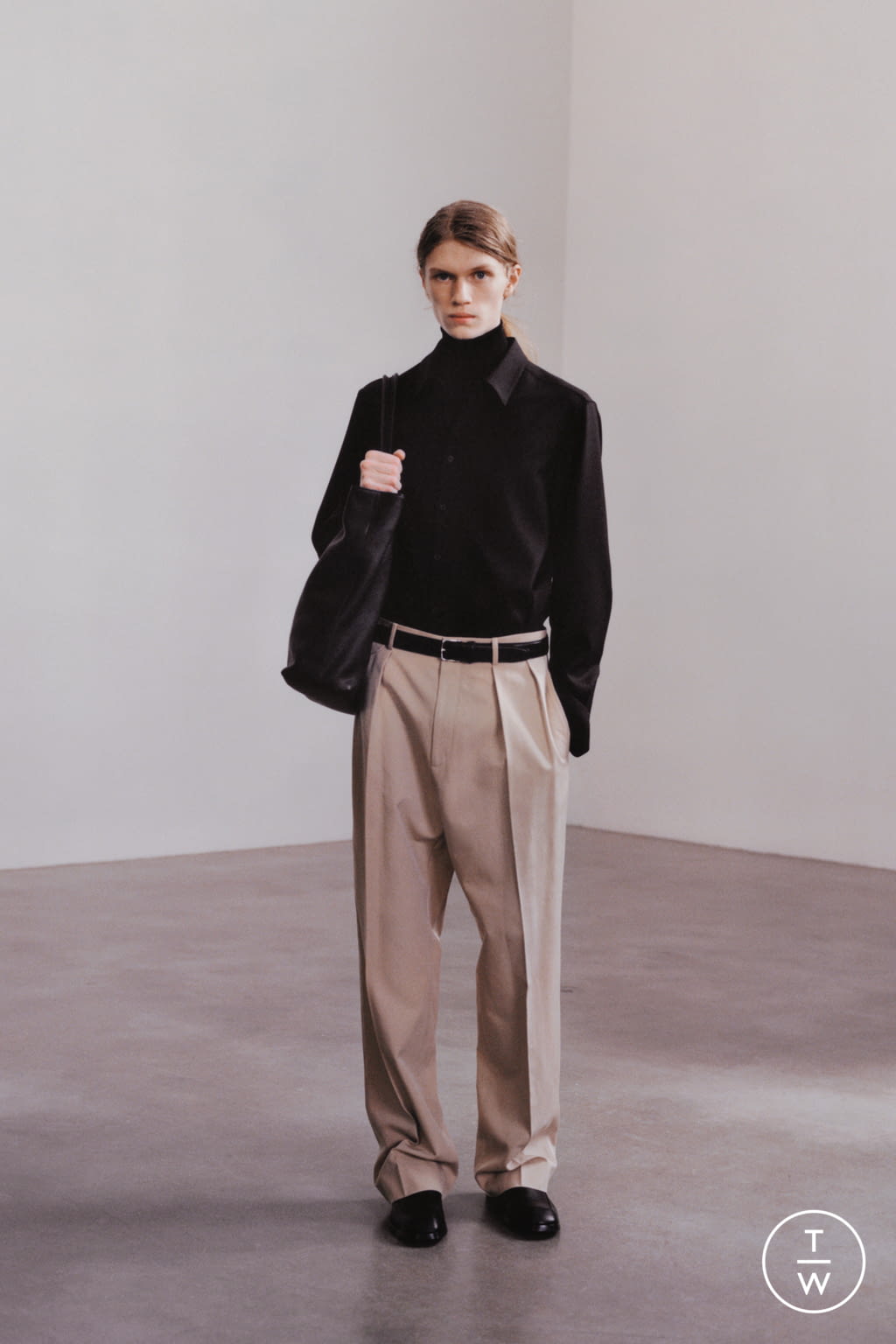 Fashion Week New York Fall/Winter 2021 look 24 from the The Row collection womenswear