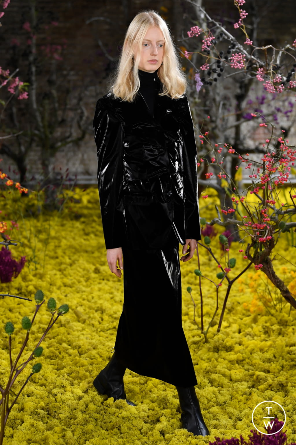 Fashion Week Paris Spring/Summer 2021 look 24 from the Raf Simons collection womenswear