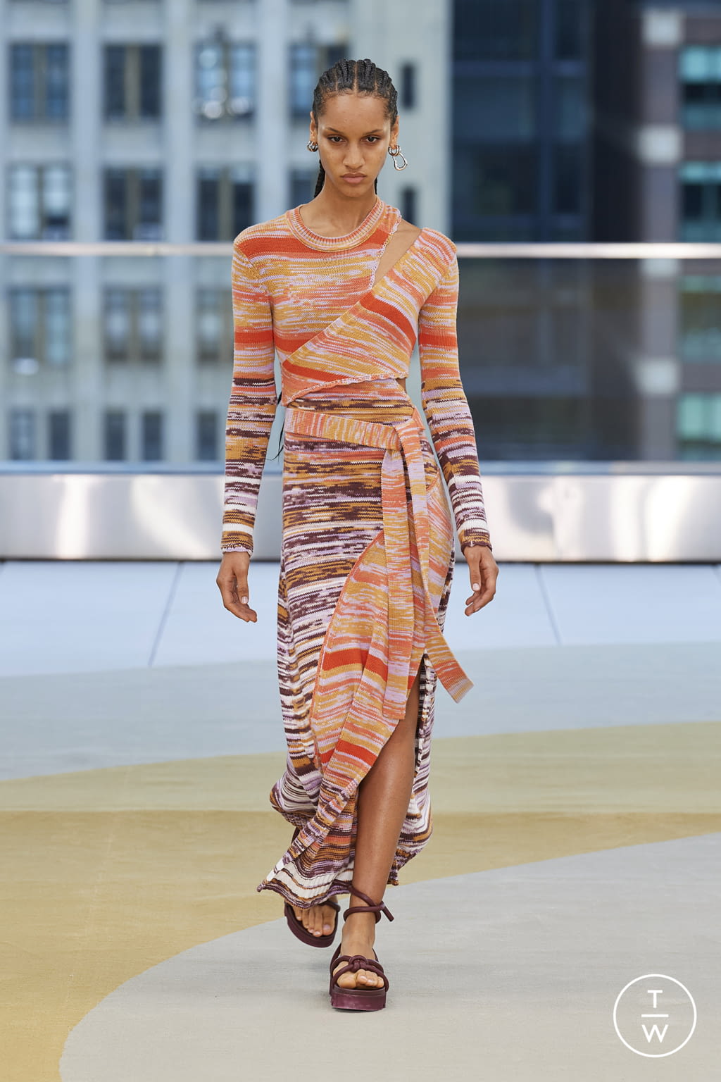 Fashion Week New York Spring/Summer 2022 look 25 from the Simkhai collection womenswear