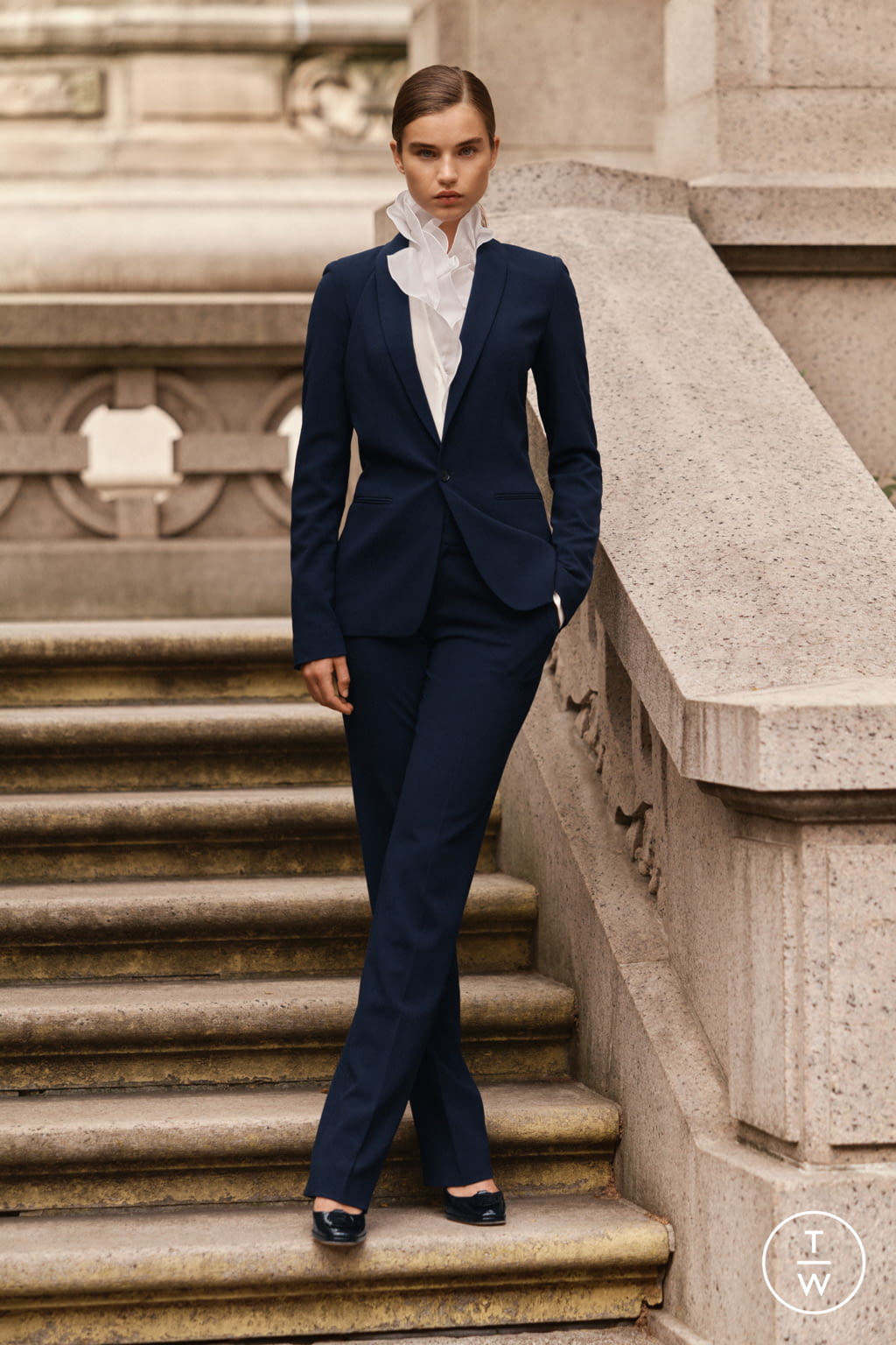 Fashion Week New York Resort 2022 look 25 from the Ralph Lauren collection 女装