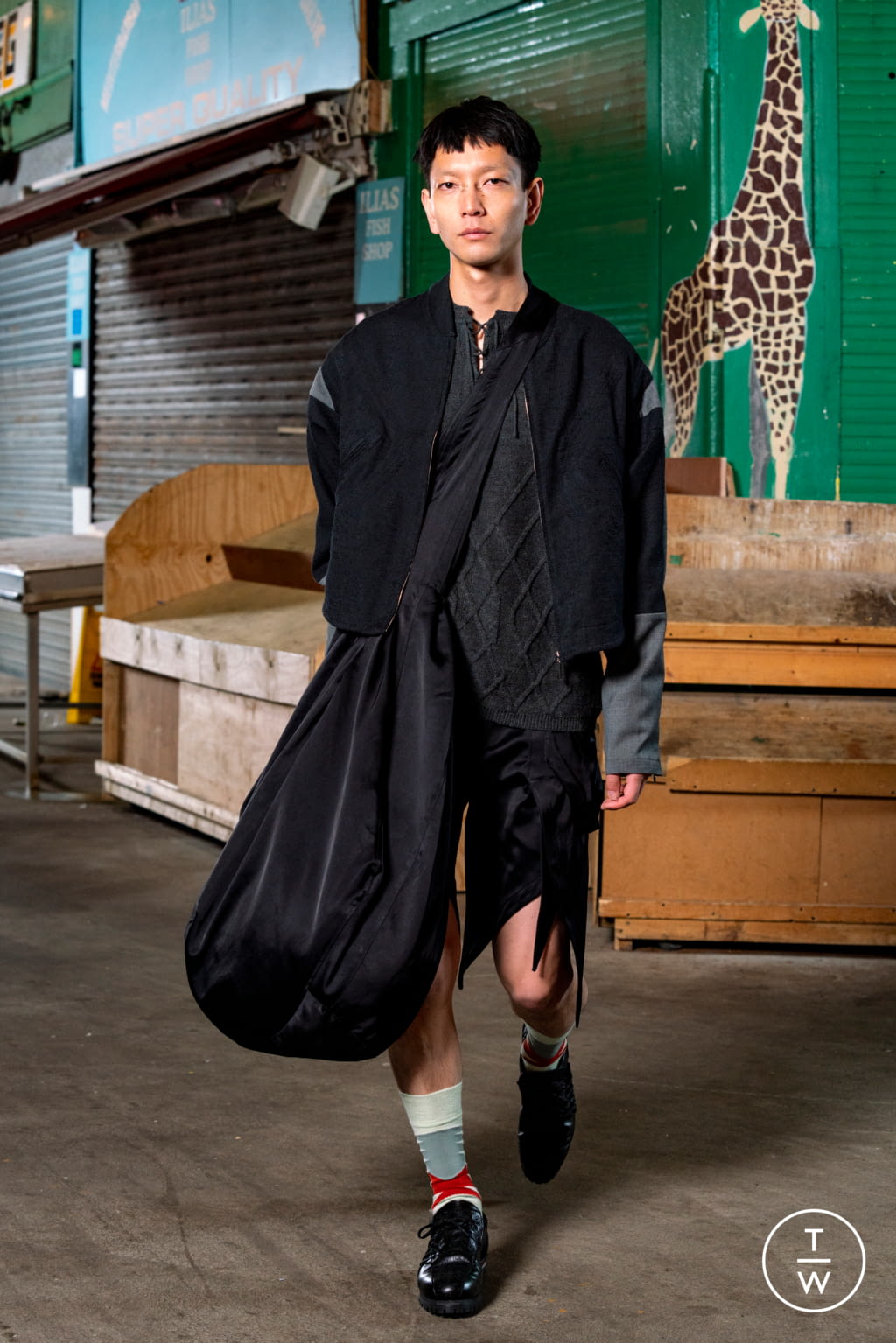 Fashion Week London Spring/Summer 2022 look 25 from the Kiko Kostadinov collection menswear