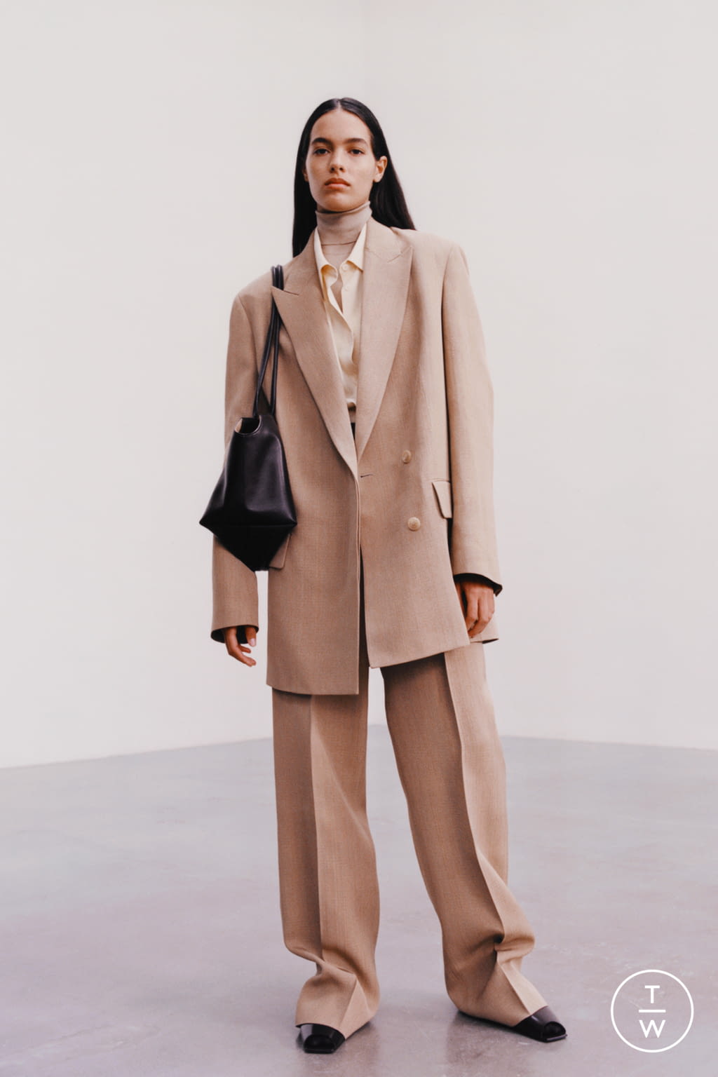 Fashion Week New York Fall/Winter 2021 look 25 from the The Row collection womenswear