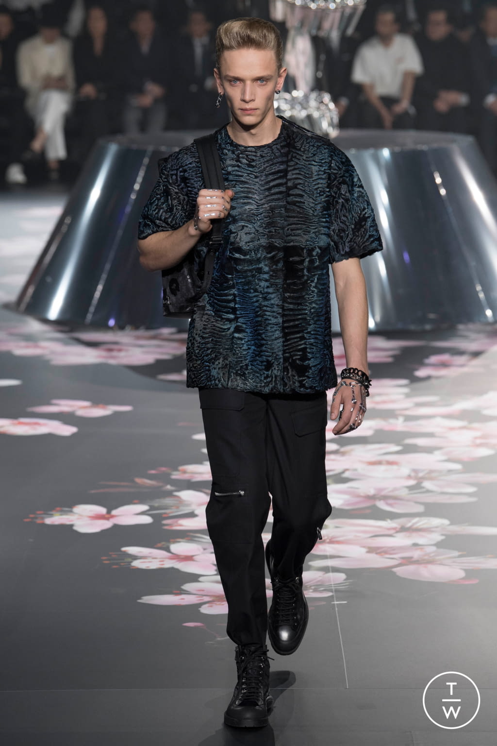 Fashion Week New York Pre-Fall 2019 look 25 from the Dior Men collection 男装