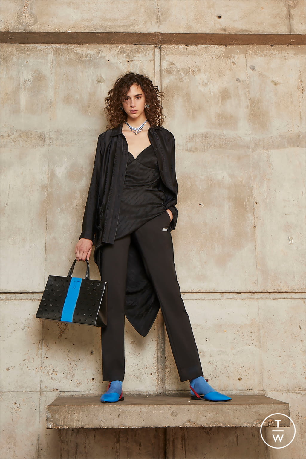 Fashion Week Paris Resort 2019 look 26 from the Off-White collection 女装