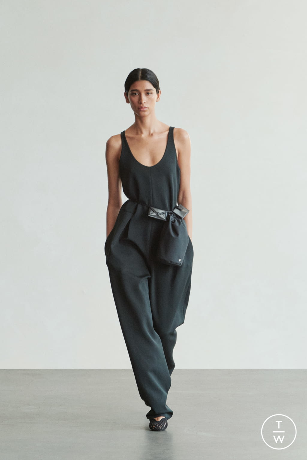 Fashion Week New York Spring/Summer 2022 look 27 from the The Row collection womenswear