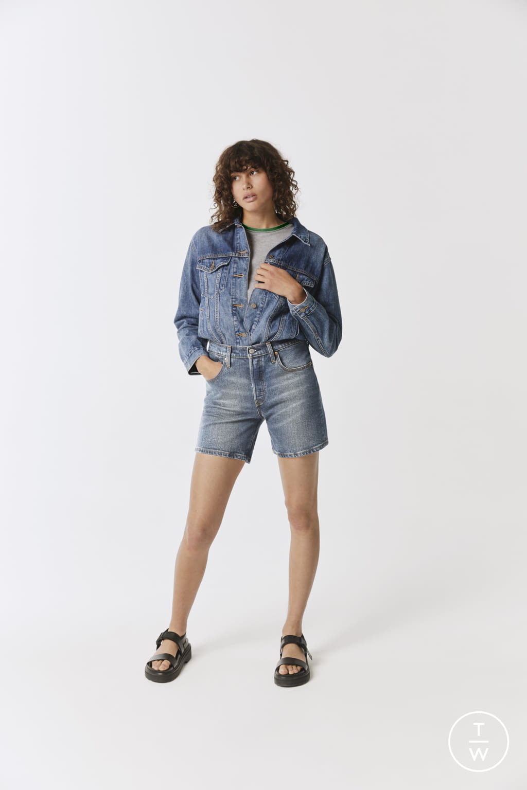 Fashion Week Paris Spring/Summer 2022 look 39 from the LEVIS STORY TOLLING collection 女装