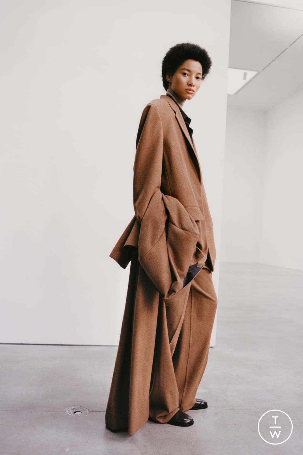 Fashion Week New York Fall/Winter 2021 look 28 from the The Row collection womenswear