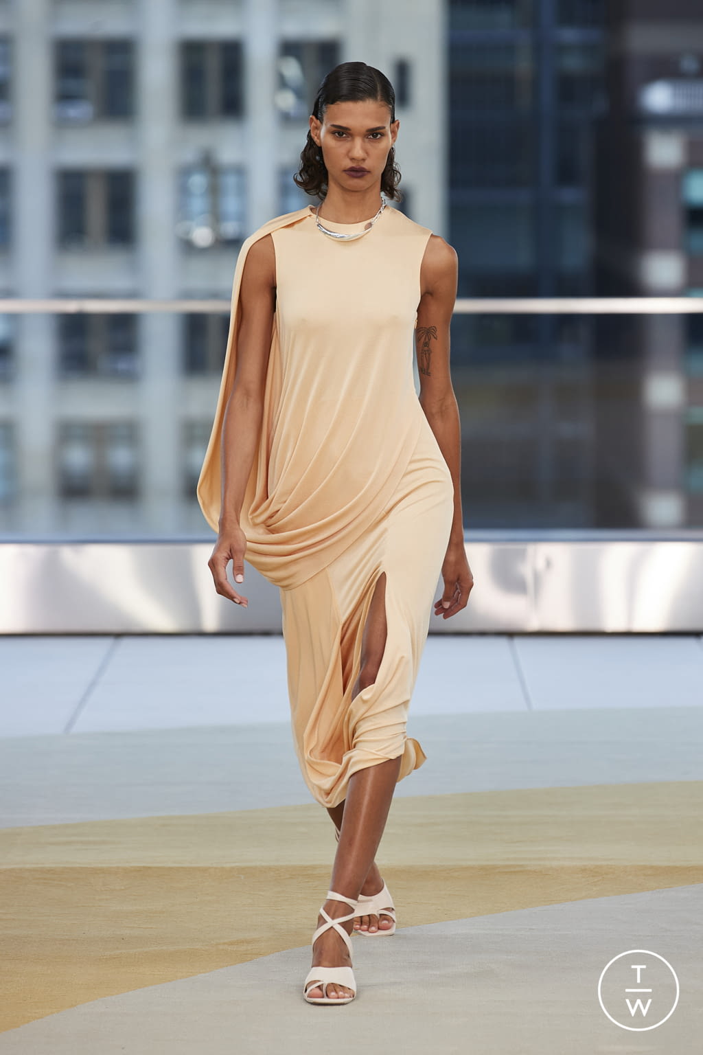 Fashion Week New York Spring/Summer 2022 look 28 from the Simkhai collection womenswear
