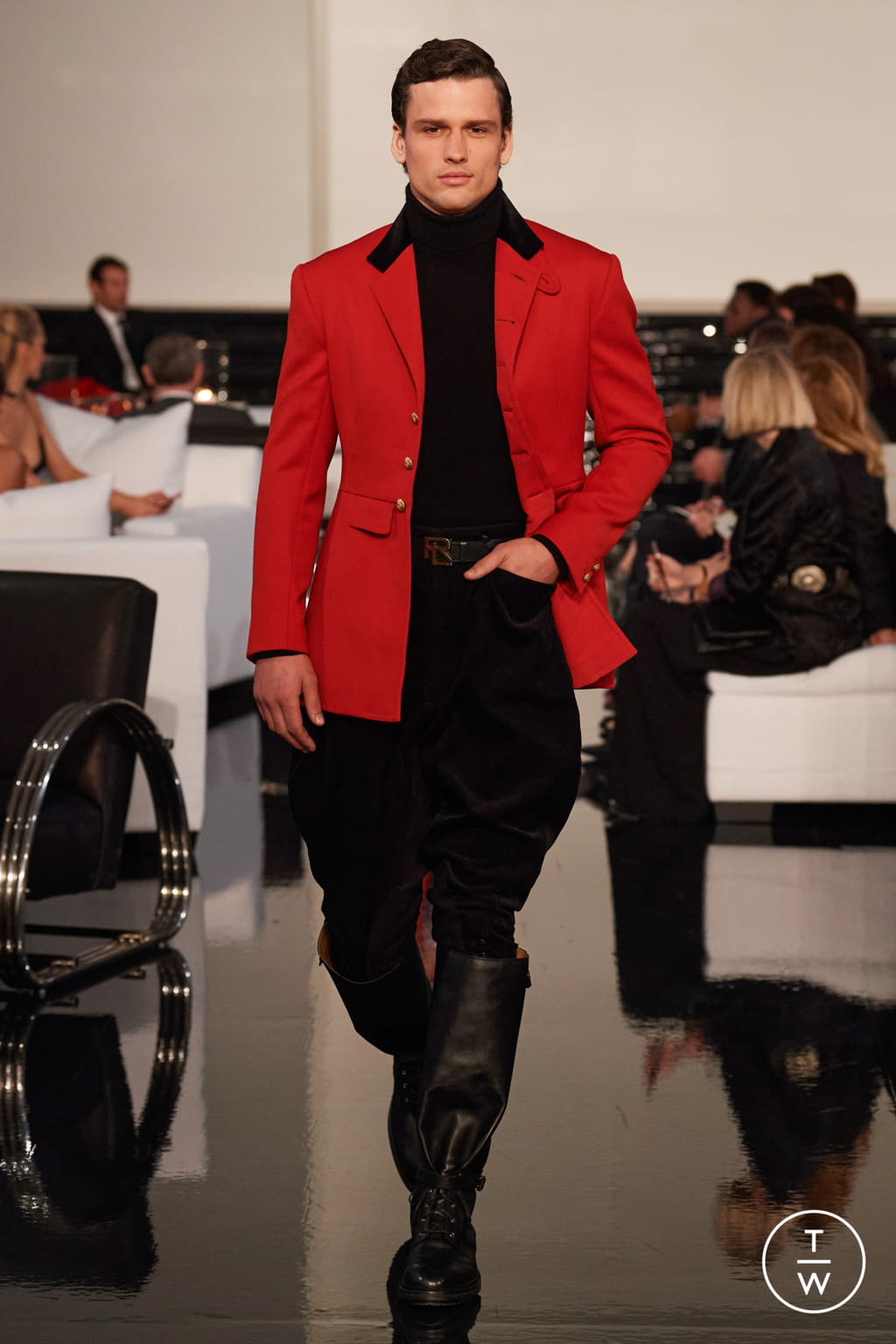 Fashion Week New York Fall/Winter 2022 look 29 from the Ralph Lauren collection 女装
