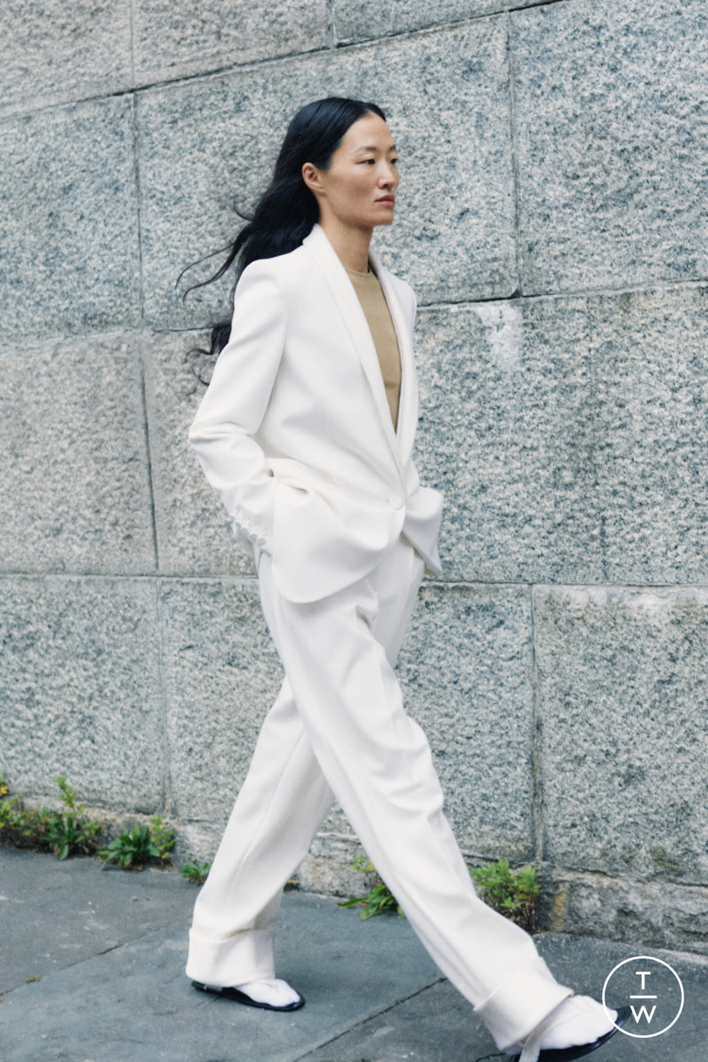 Fashion Week New York Pre-Fall 2022 look 3 from the The Row collection womenswear
