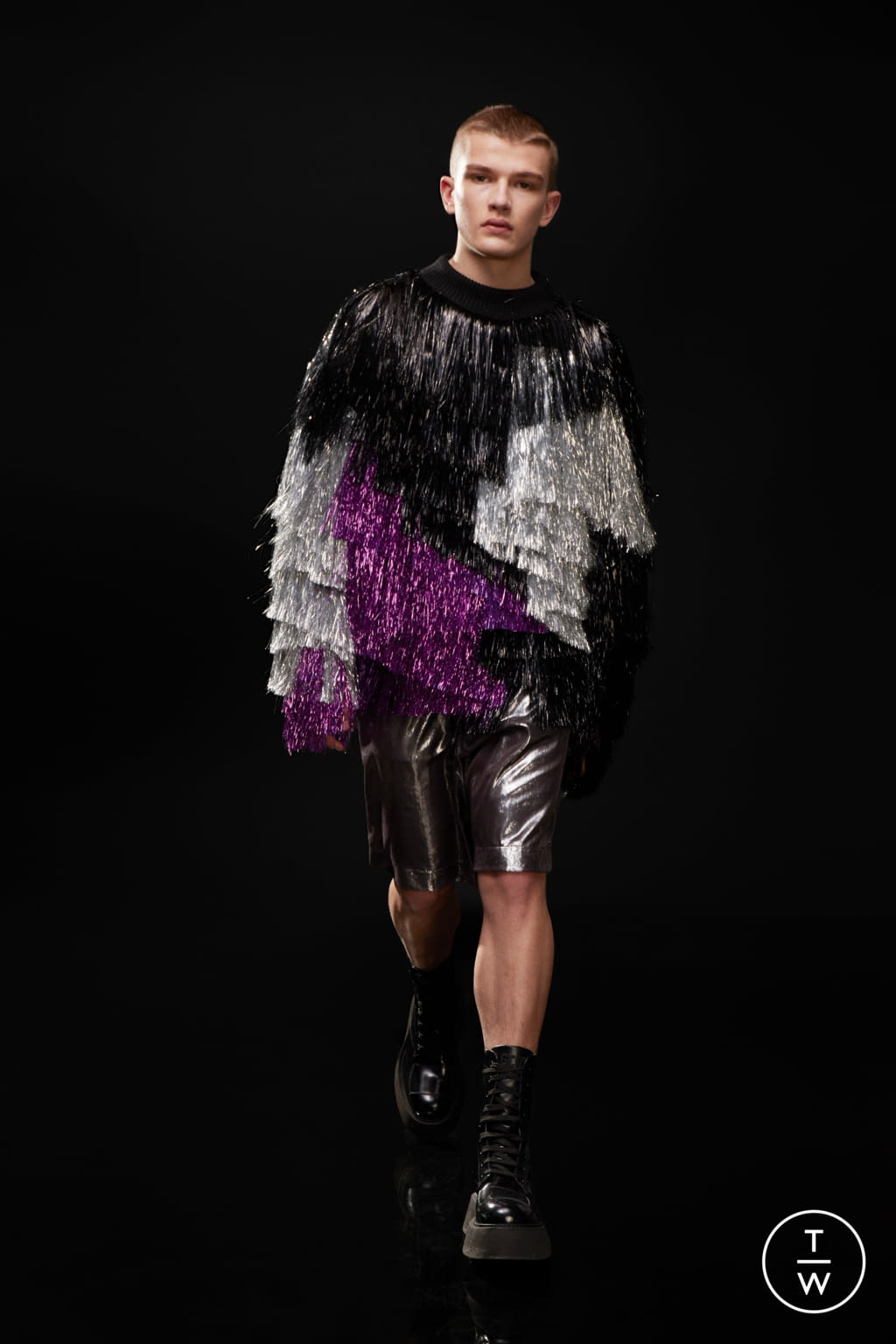 Fashion Week Milan Fall/Winter 2021 look 3 de la collection GCDS womenswear