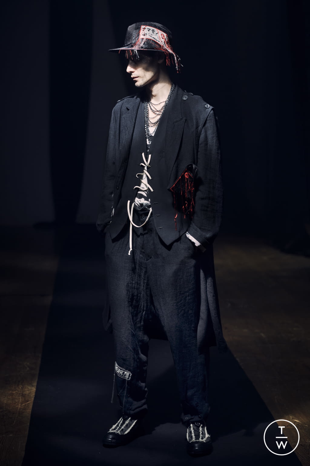 Fashion Week Paris Spring/Summer 2021 look 3 from the Yohji Yamamoto collection menswear