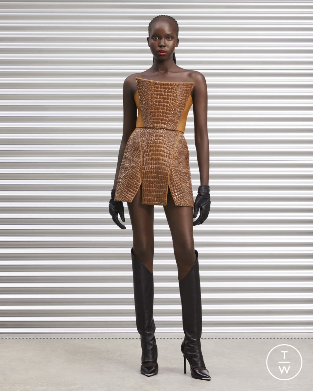 Fashion Week London Pre-Fall 2022 look 31 from the David Koma collection 女装
