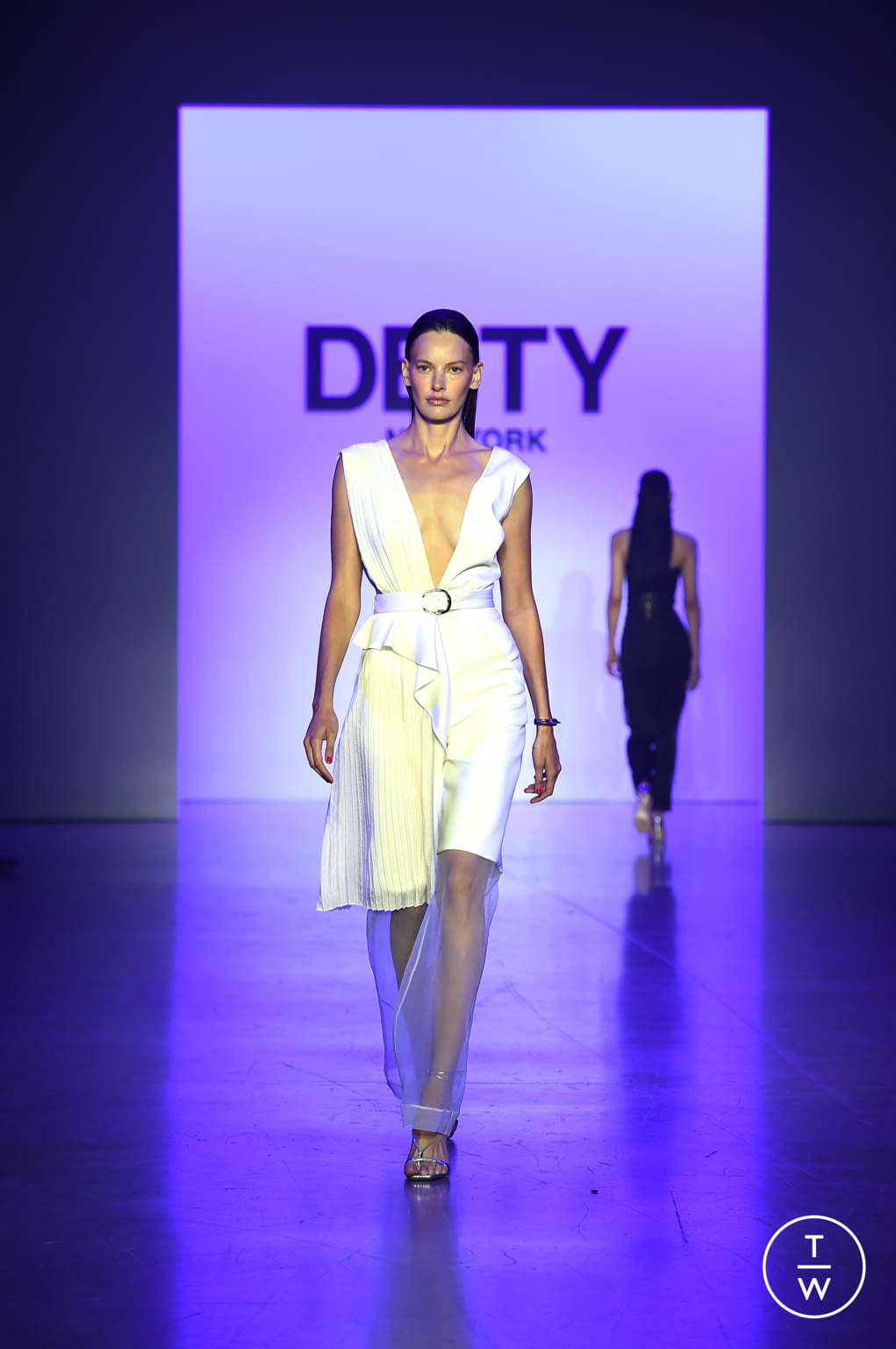 Fashion Week New York Spring/Summer 2022 look 30 from the Deity collection 女装