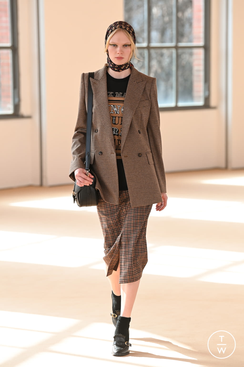 Fashion Week Milan Fall/Winter 2021 look 33 from the Max Mara collection 女装
