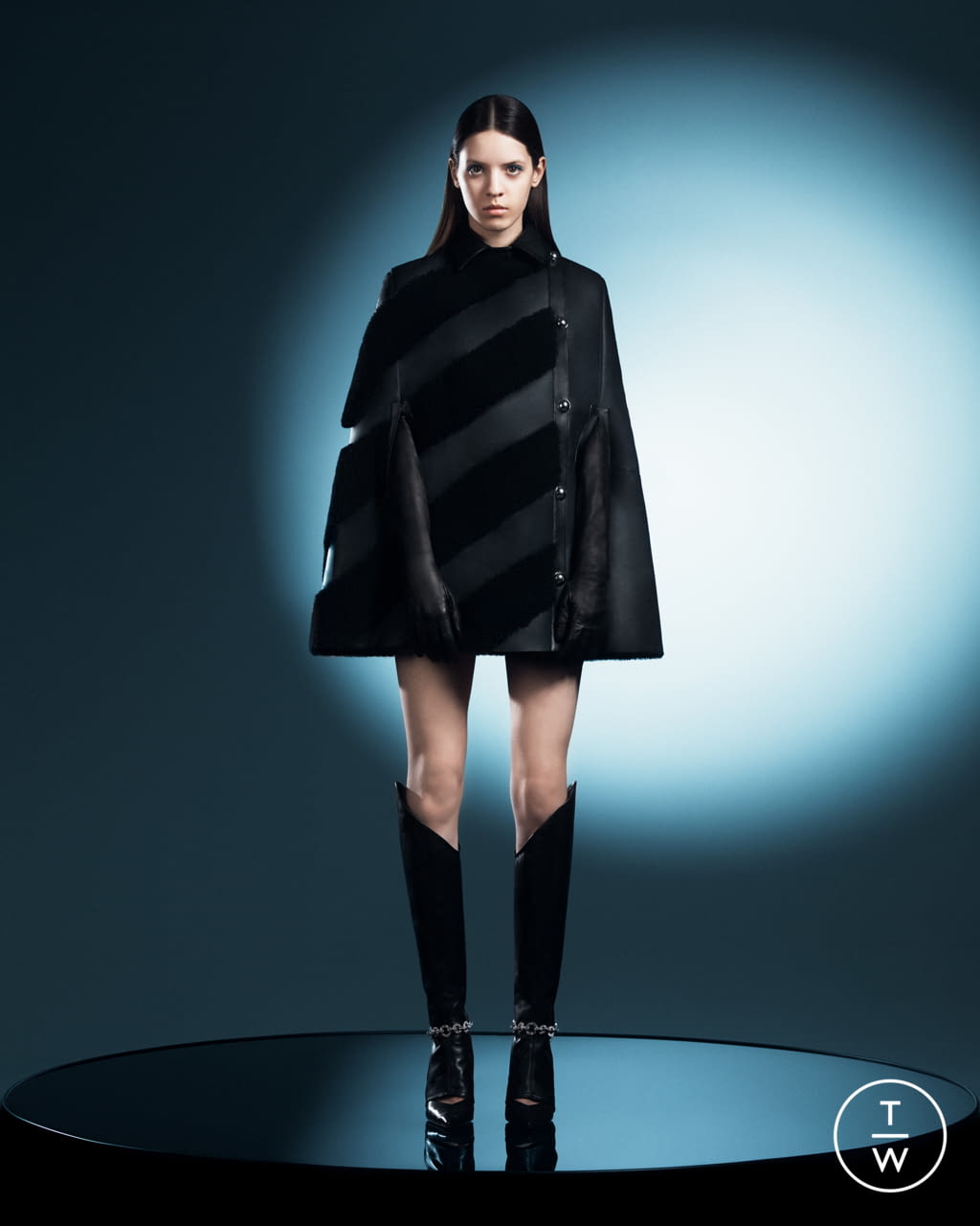 Fashion Week Paris Fall/Winter 2021 look 33 from the David Koma collection womenswear