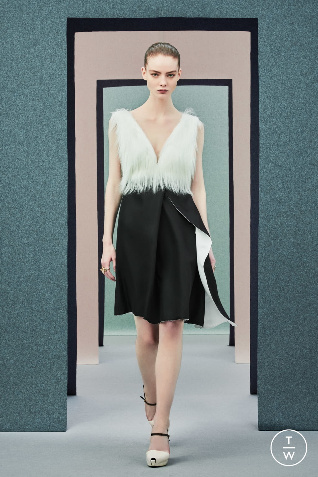 Fashion Week Milan Fall/Winter 2021 look 33 de la collection Ports 1961 womenswear