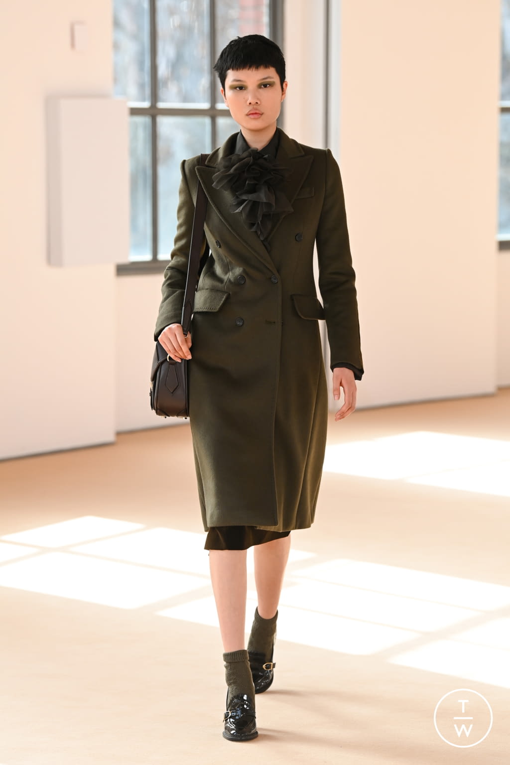 Fashion Week Milan Fall/Winter 2021 look 34 from the Max Mara collection 女装