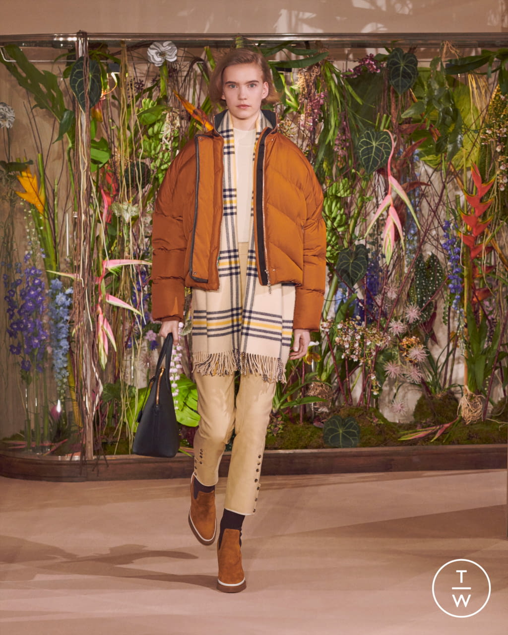 Fashion Week Paris Pre-Fall 2019 look 34 from the Hermès collection womenswear