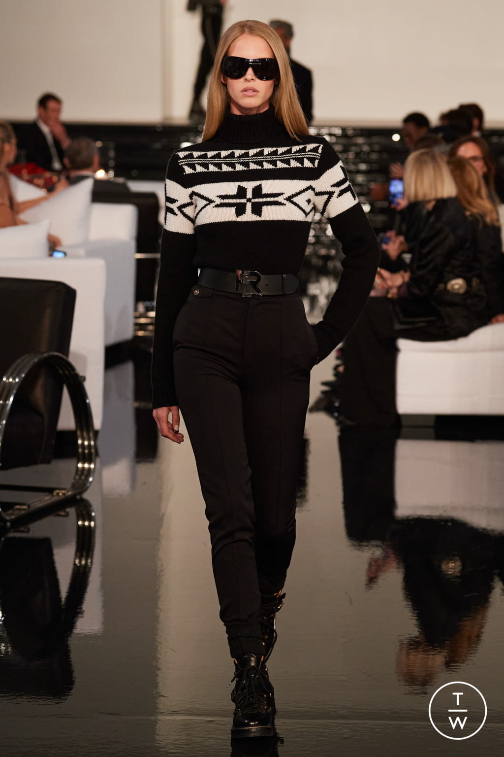 Fashion Week New York Fall/Winter 2022 look 35 de la collection Ralph Lauren womenswear