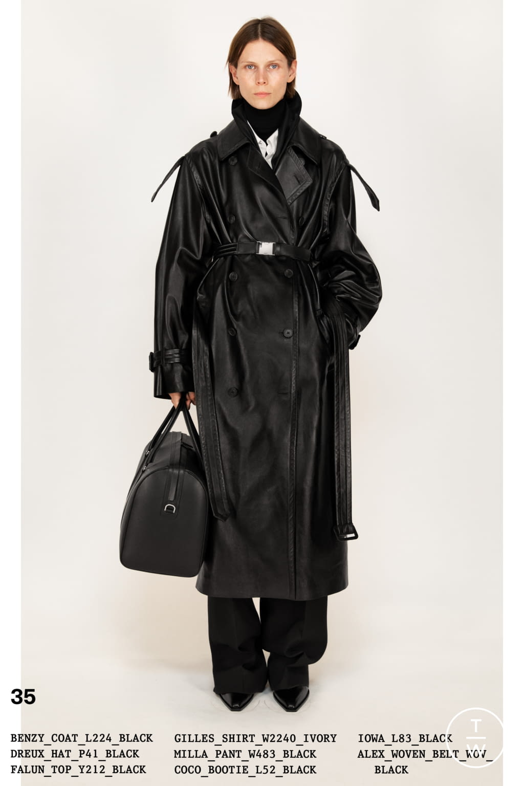 Fashion Week New York Fall/Winter 2022 look 35 from the The Row collection womenswear