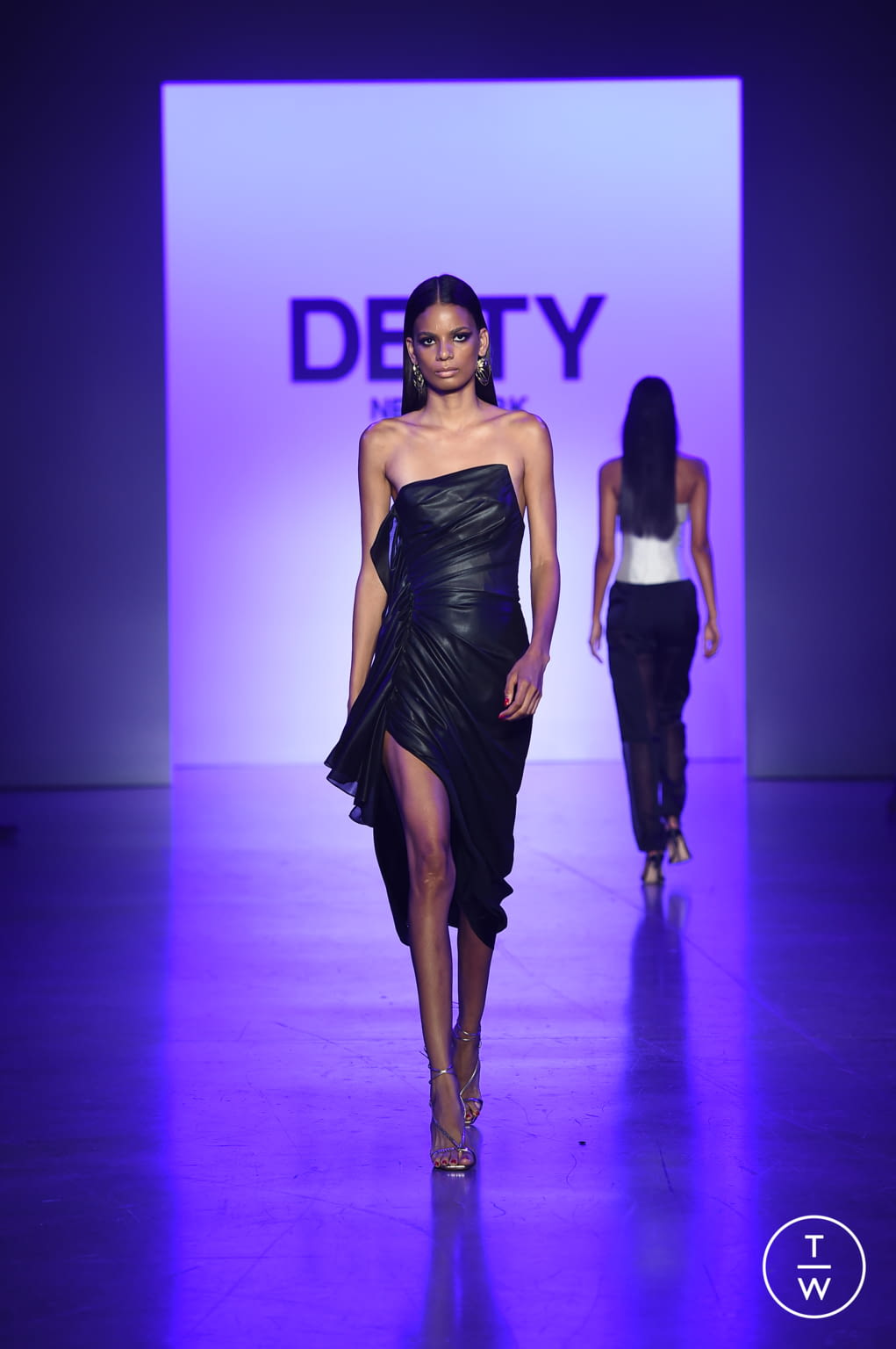 Fashion Week New York Spring/Summer 2022 look 35 from the Deity collection 女装