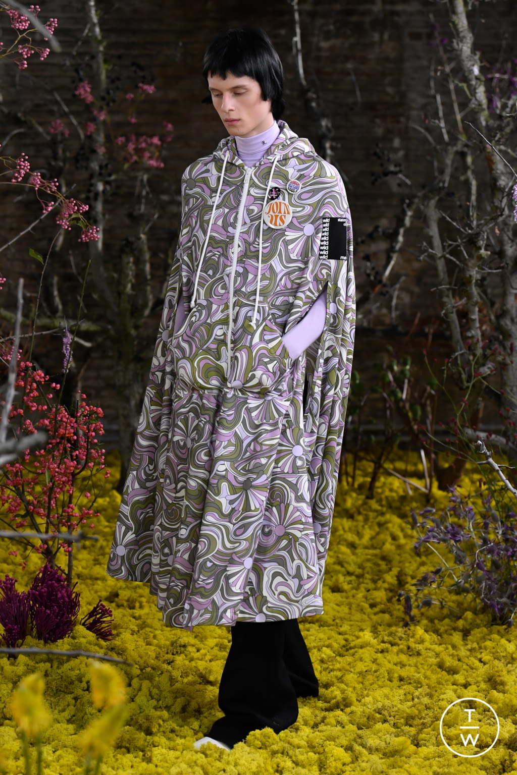 Fashion Week Paris Spring/Summer 2021 look 36 from the Raf Simons collection womenswear