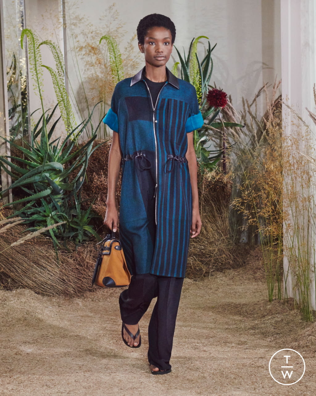 Fashion Week Paris Resort 2019 look 37 from the Hermès collection 女装