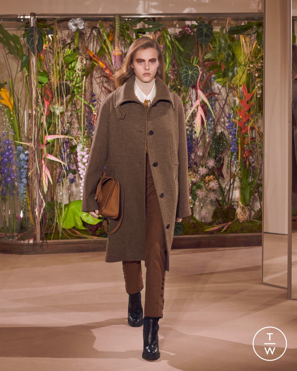 Fashion Week Paris Pre-Fall 2019 look 38 from the Hermès collection 女装