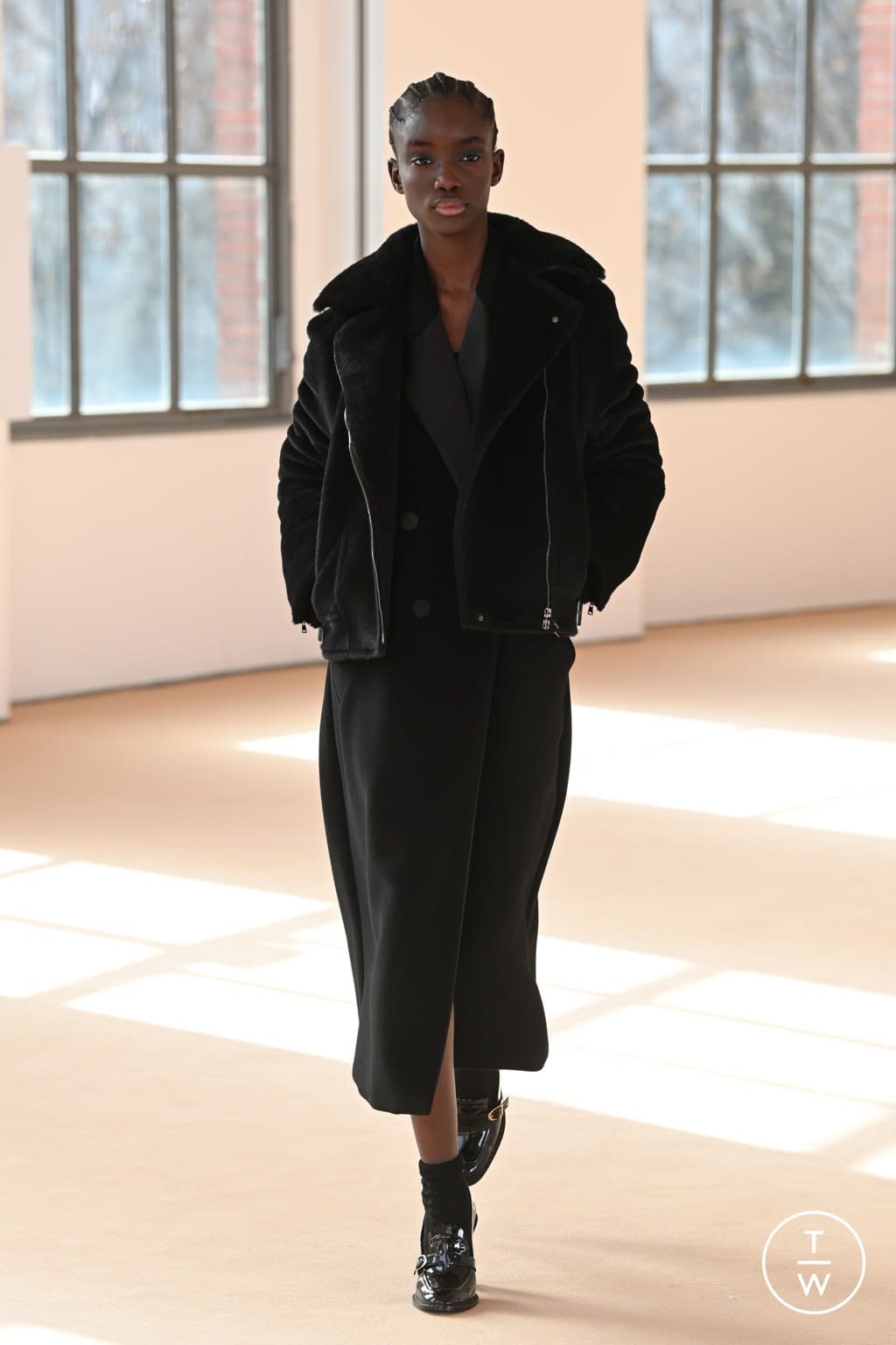 Fashion Week Milan Fall/Winter 2021 look 39 from the Max Mara collection 女装
