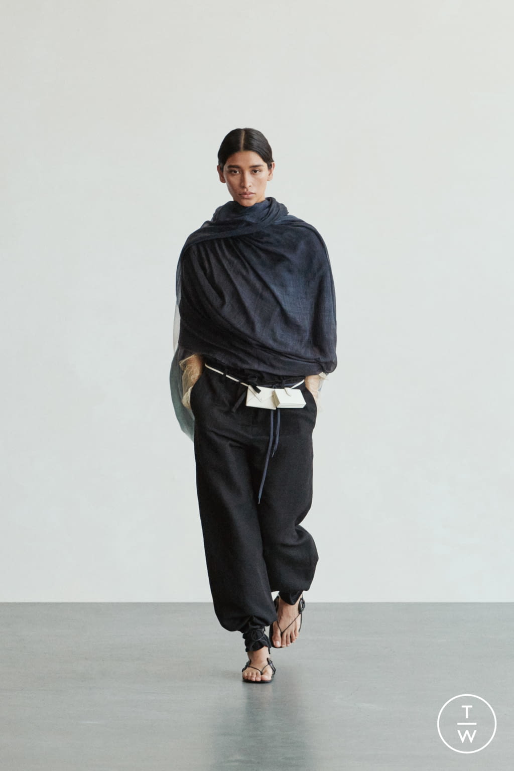 Fashion Week New York Spring/Summer 2022 look 39 from the The Row collection 女装