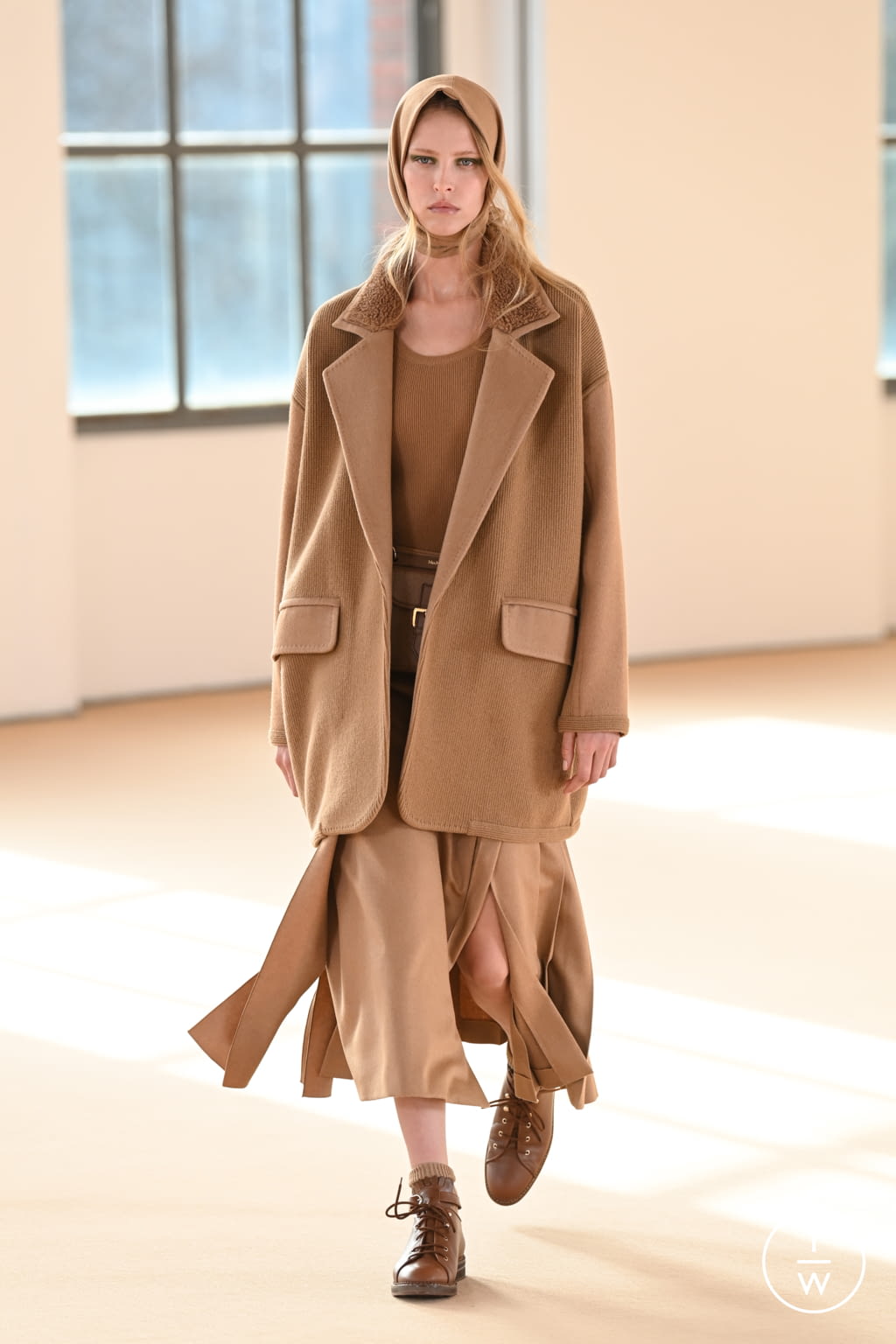 Fashion Week Milan Fall/Winter 2021 look 4 from the Max Mara collection 女装