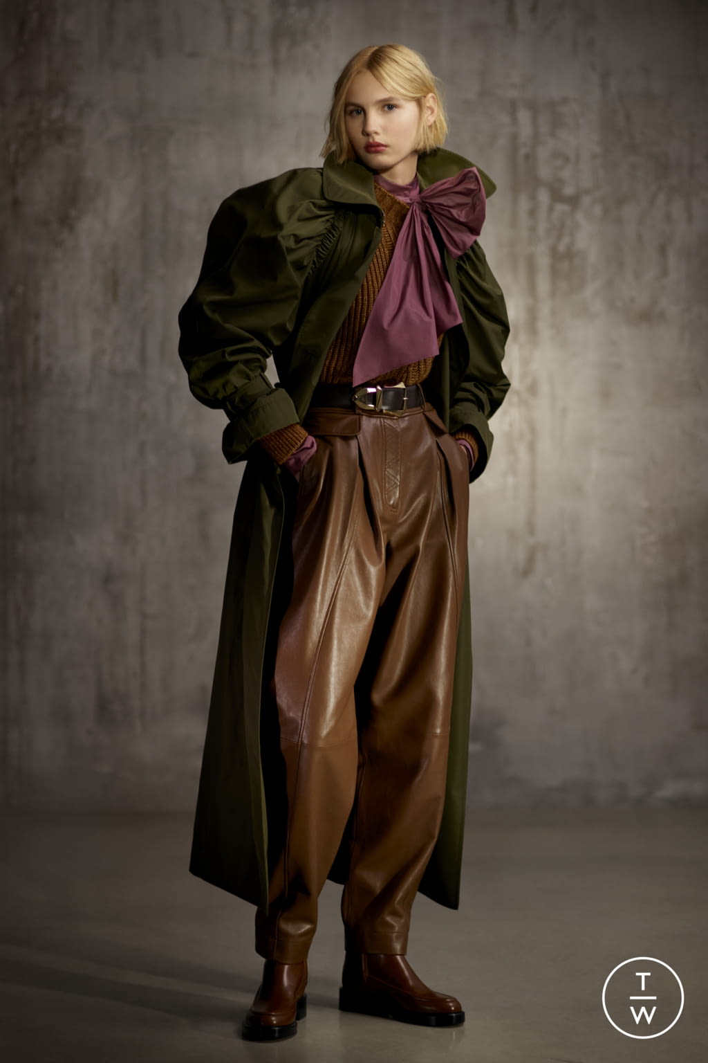 Fashion Week Milan Pre-Fall 2022 look 4 from the Alberta Ferretti collection 女装