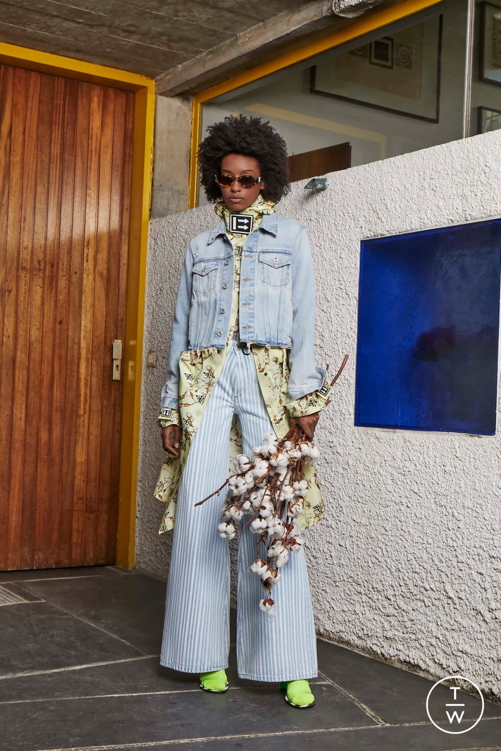 Fashion Week Paris Resort 2019 look 4 from the Off-White collection 女装