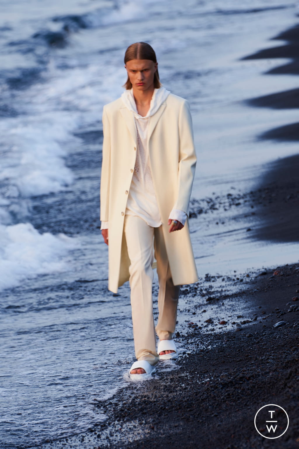 Fashion Week Paris Spring/Summer 2022 look 40 from the Alyx collection menswear