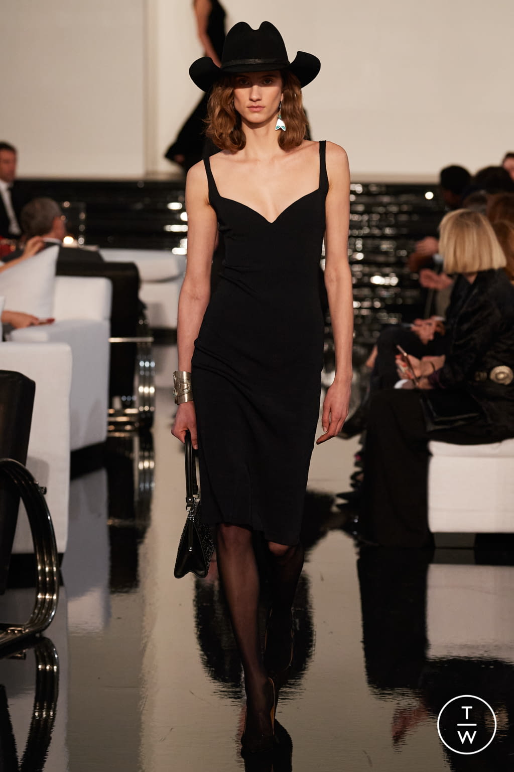 Fashion Week New York Fall/Winter 2022 look 41 de la collection Ralph Lauren womenswear