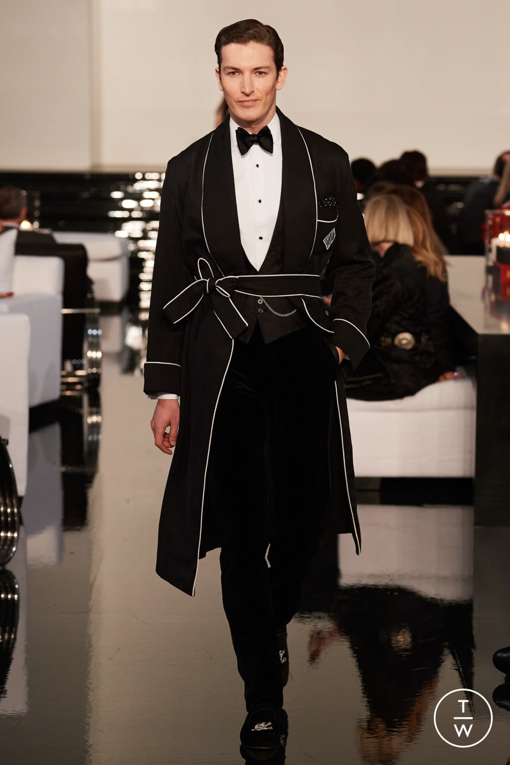 Fashion Week New York Fall/Winter 2022 look 42 from the Ralph Lauren collection 女装