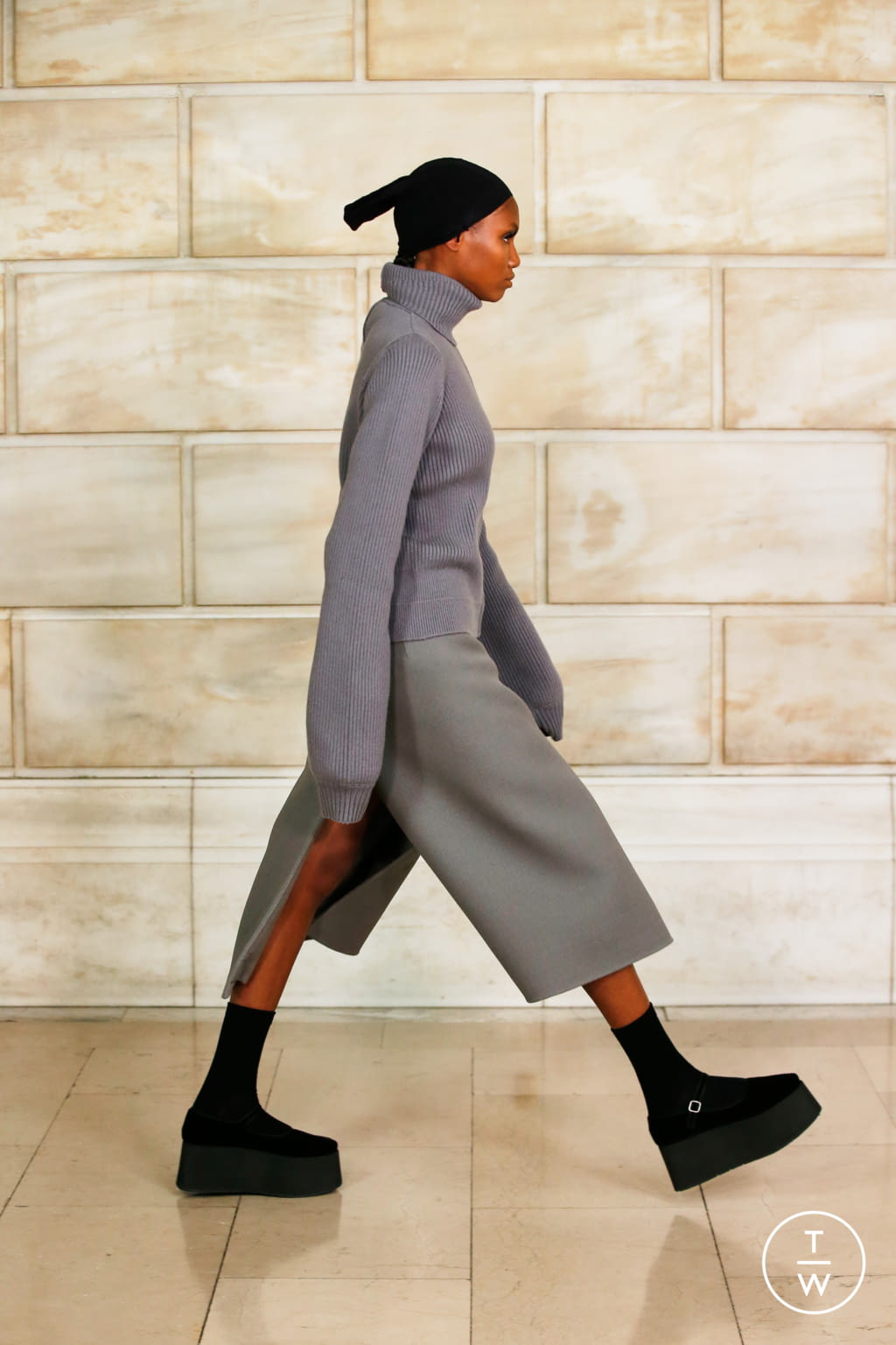 Fashion Week New York Fall/Winter 2021 look 45 from the Marc Jacobs collection womenswear