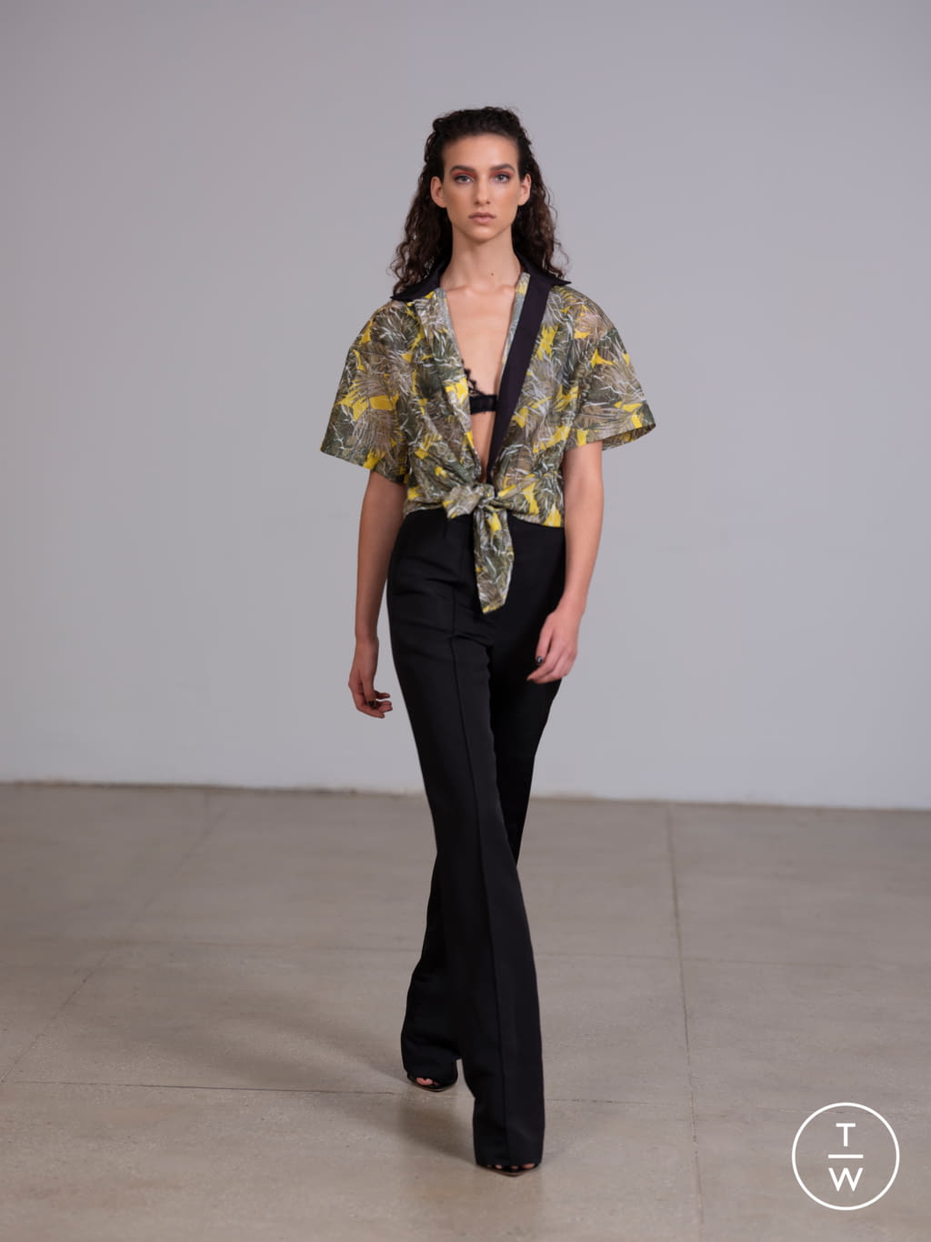 Fashion Week New York Pre-Fall 2020 look 5 from the Prabal Gurung collection 女装