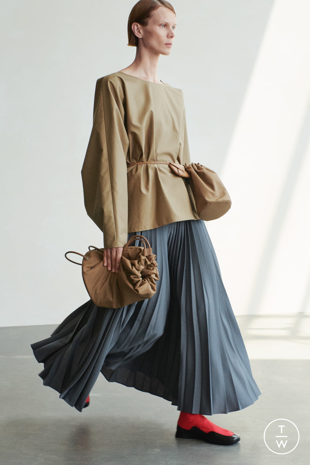 Fashion Week New York Spring/Summer 2022 look 5 de la collection The Row womenswear