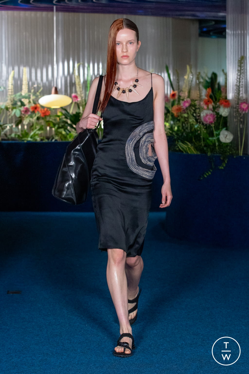 Fashion Week London Spring/Summer 2022 look 5 from the Kiko Kostadinov collection womenswear