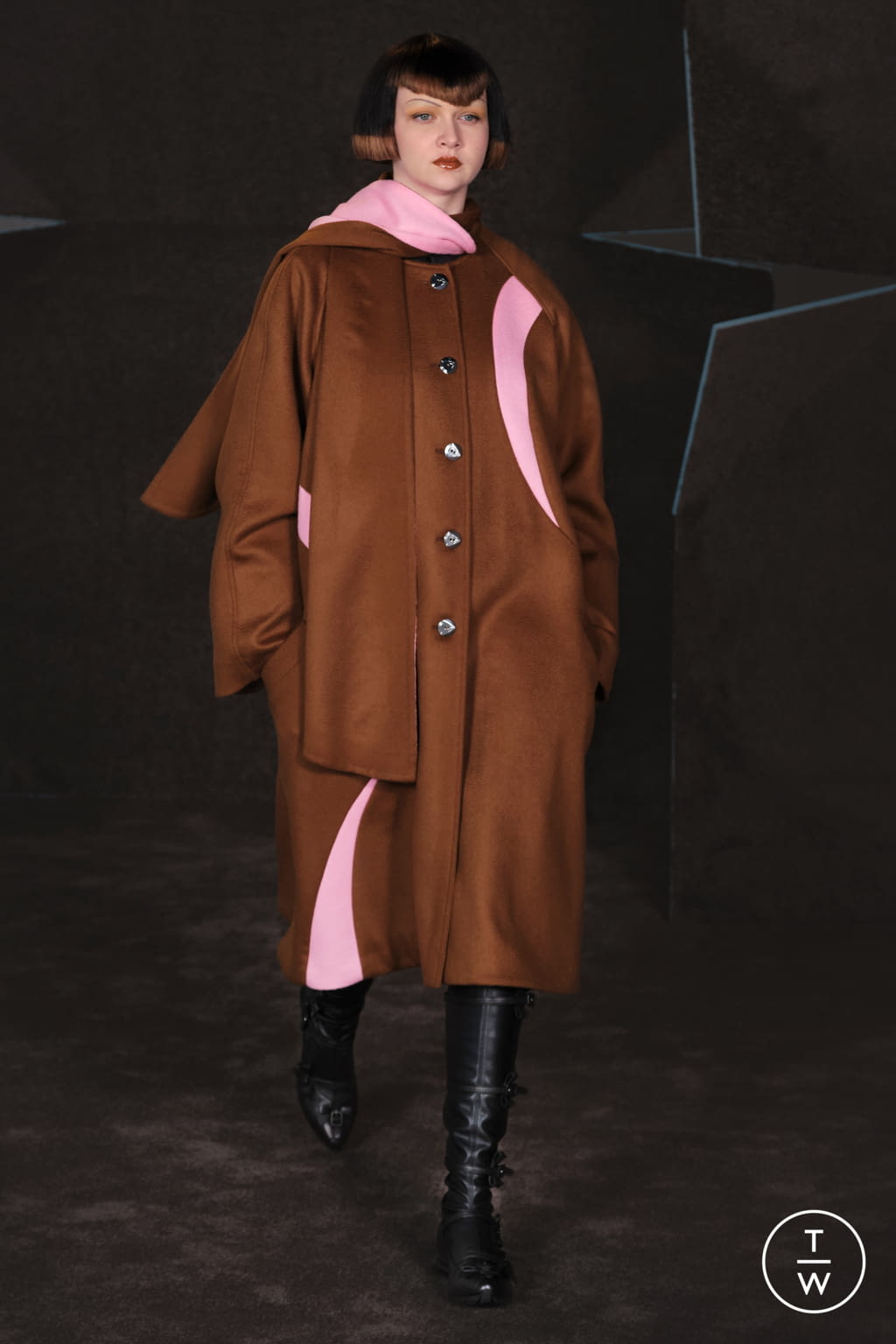 Fashion Week London Fall/Winter 2022 look 5 de la collection Kiko Kostadinov womenswear