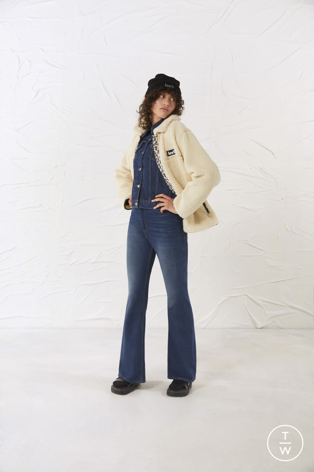 Fashion Week Paris Spring/Summer 2022 look 5 from the LEVIS STORY TOLLING collection 女装