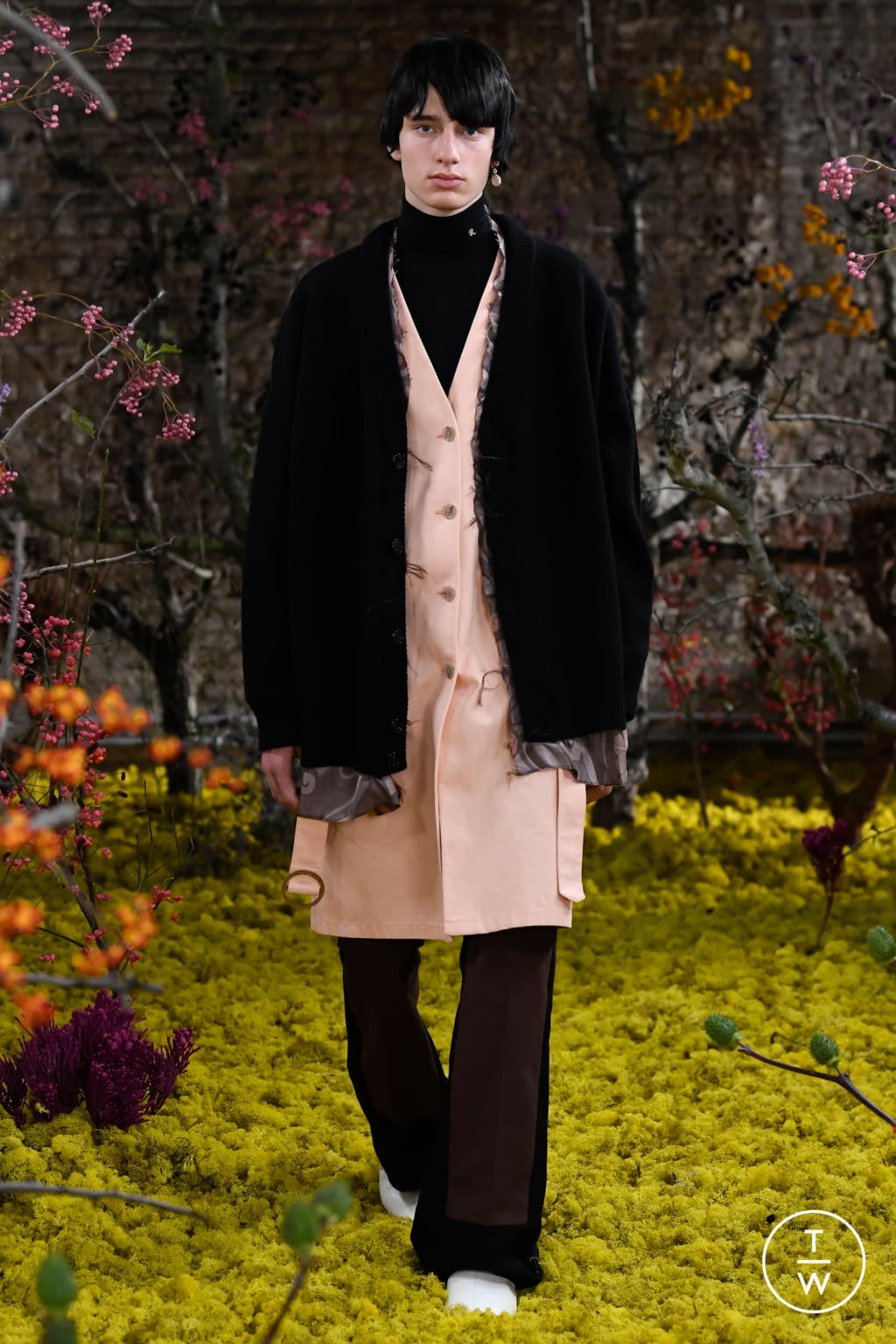 Fashion Week Paris Spring/Summer 2021 look 56 from the Raf Simons collection womenswear